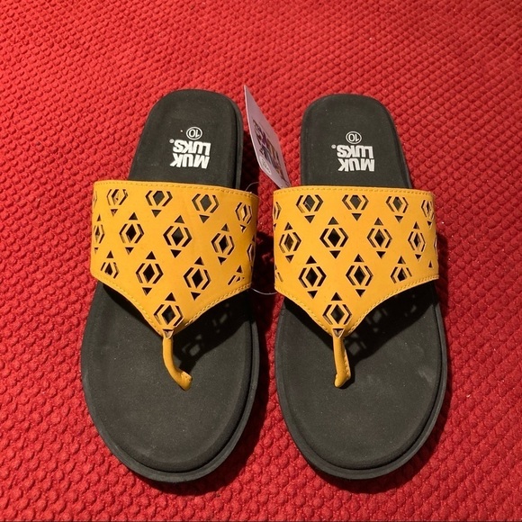 MUK LUKS Sz 10 Laser Cut Outs Aztec Inspired Yellow Slip On 1.5” Platforms - Picture 2 of 7